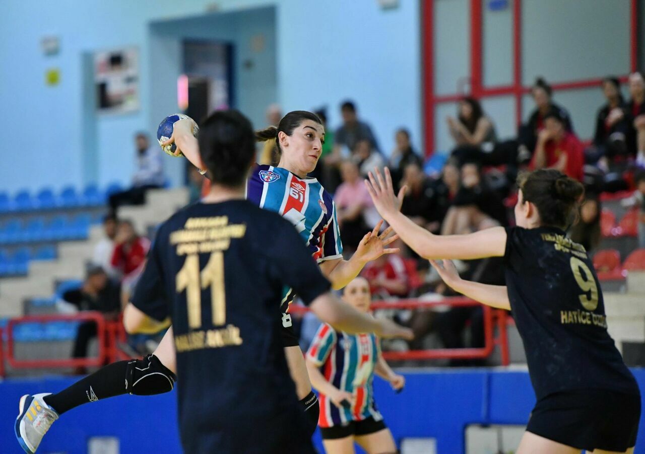 Mavi Kelebekler galibiyetle bitirdi (2)