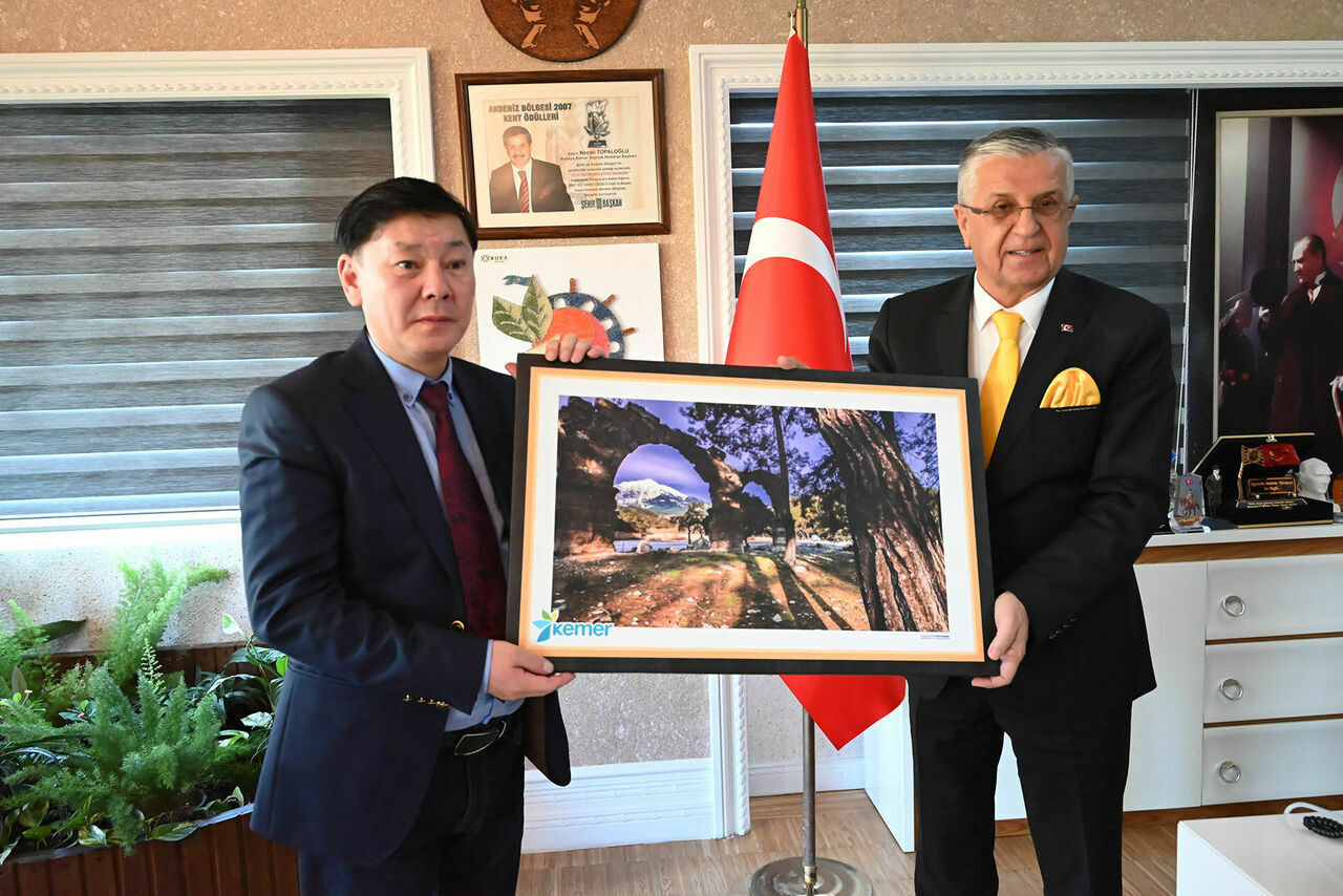 Moğolistan'dan Kemer Belediye Başkanı Topaloğlu'na Özel Ziyaret