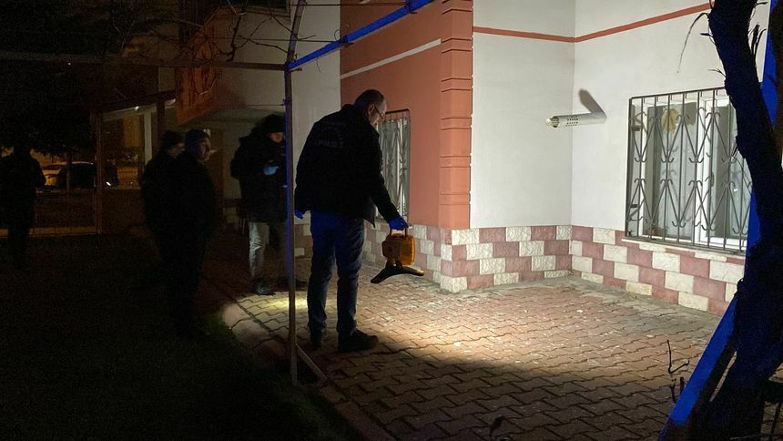 9. Kattan Düşen 17 Yaşındaki Kız Hayatını Kaybetti2 W