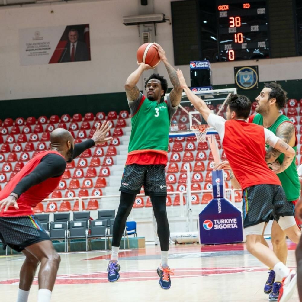 Petkimspor Darüşşafaka engelini aşmak için galibiyet arıyor