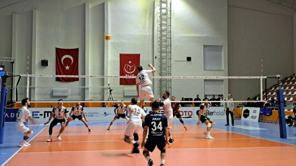 TÜRŞAD Voleybol Akkuş Belediyespor'u 3-1 yendi.