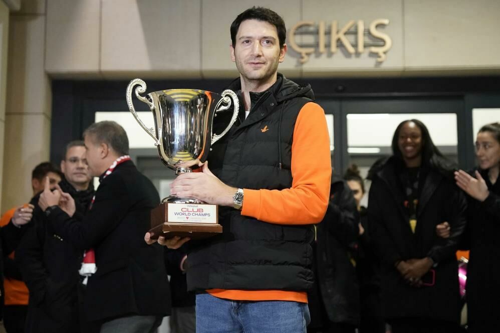 Dünya Şampiyonu Eczacıbaşı Dynavit zaferle yurda dönüş yaptı