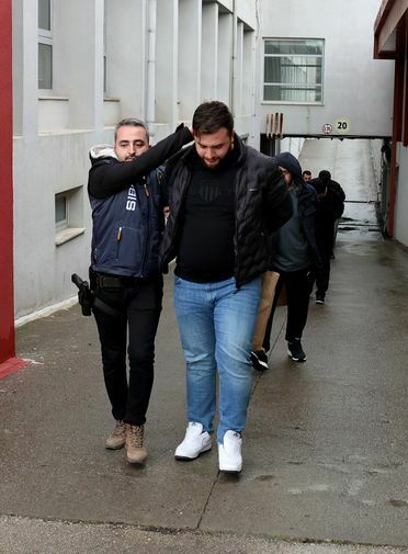 Adana’da 150 Milyon Tl Vurgun Yapan ‘Sazan Sarmalı’ Çetesi Çökertildi3 W