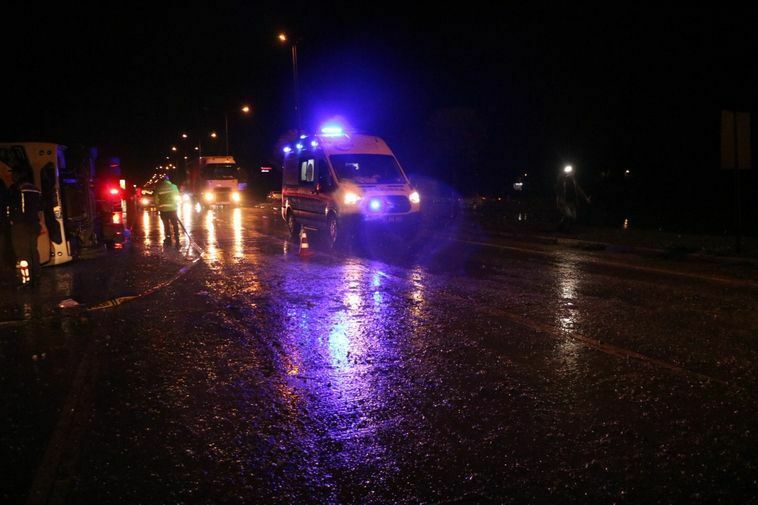 Afyonkarahisar'da Can Pazarı! Midibüsteki 24 Kişi Yaralandı