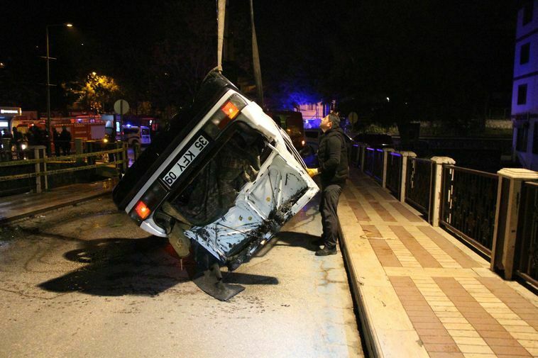 Amasya’da Otomobil Köprüden Yeşilırmak Nehri’ne Uçtu2 Result