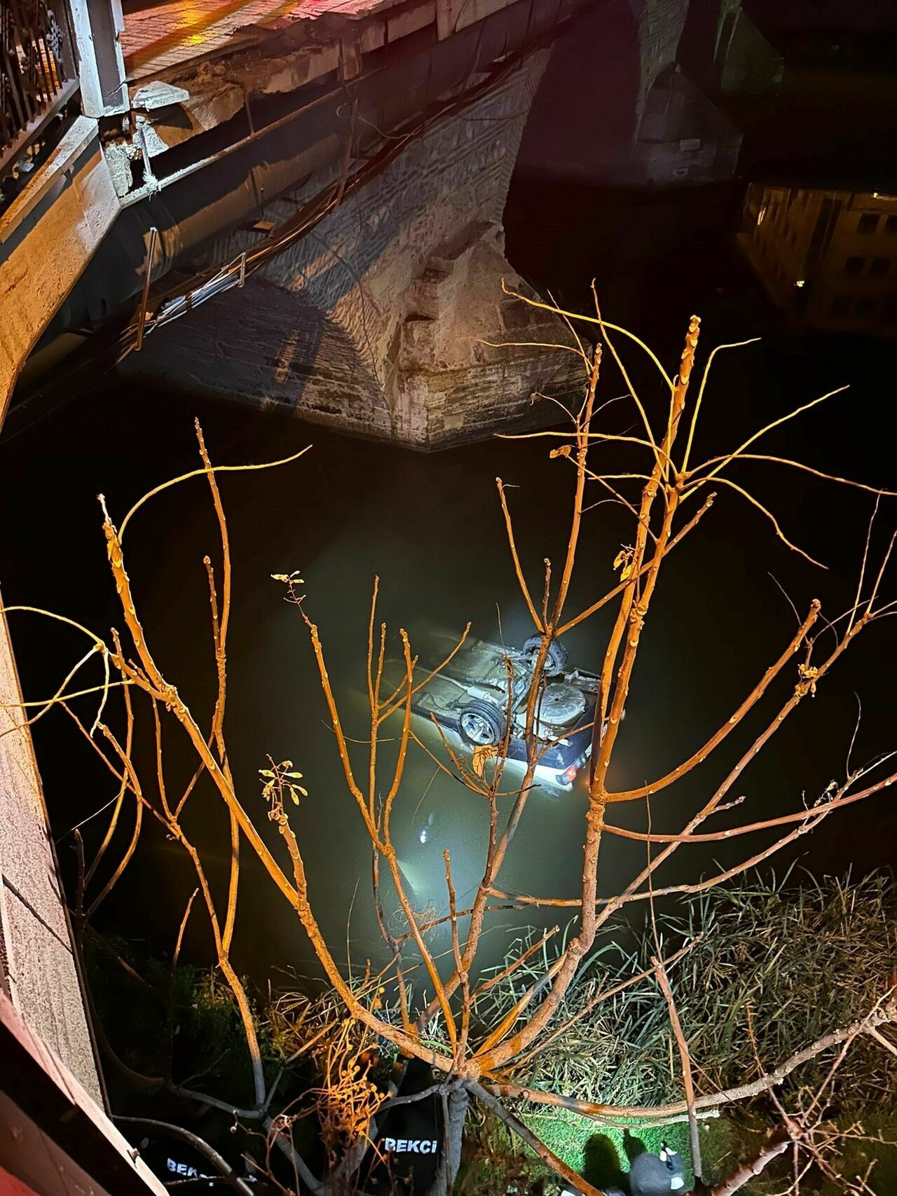 Amasya’da Otomobil Köprüden Yeşilırmak Nehri’ne Uçtu7