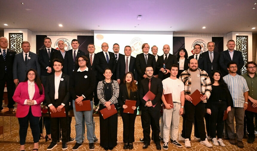 Başkan Böcek Girişimcilik Günleri Ödül Töreninde Sahne Aldı