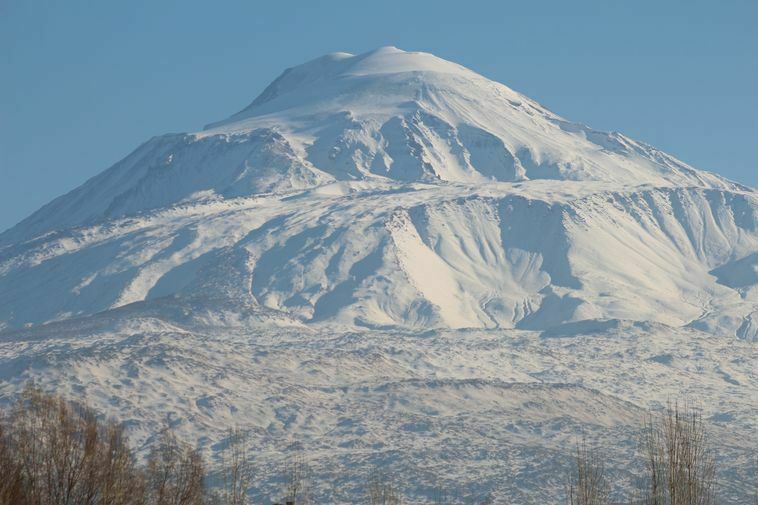 Beyaz Gelinliğini Giyen Ağrı Dağı'ndan Kartpostallık Görüntü3 Result