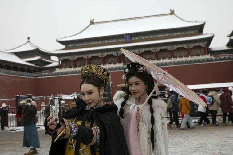 Çin’i Soğuk Hava Dalgası Vurdu, Sokaklar Beyaza Büründü Result