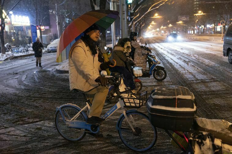 Çin’i Soğuk Hava Dalgası Vurdu, Sokaklar Beyaza Büründü4 Result