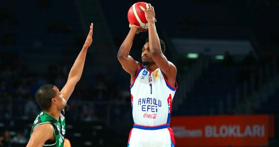 Anadolu Efes yılı lider olarak tamamladı