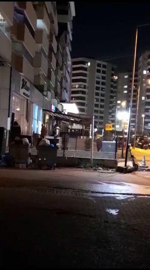 Doğum Gününde Panik Anları! Kafenin Tavanı Çöktü