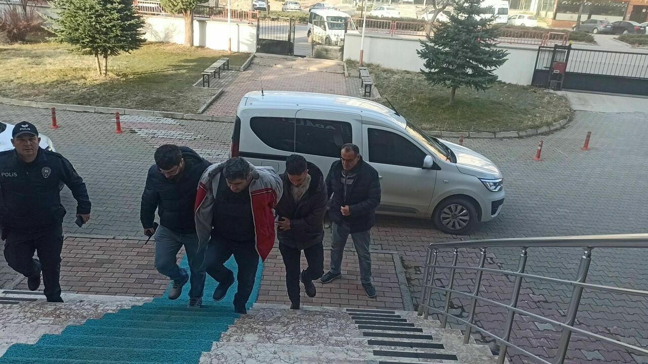 Eski Eşini Ve Kızını Öldüren Şüpheli Adliyeye Sevk Edildi