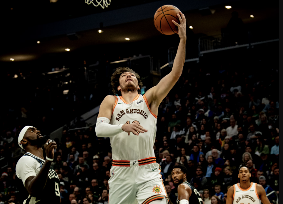 235 gün sonra sahalara dönen Morant galibiyet basketini attı