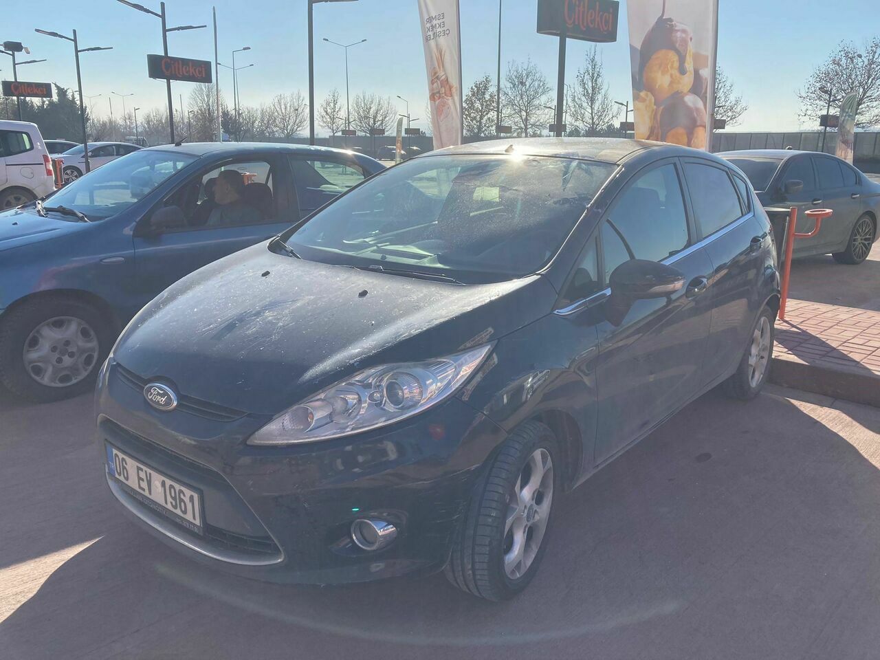 Fren Yerine Gaza Basan Şoför Mağazaya Daldı2