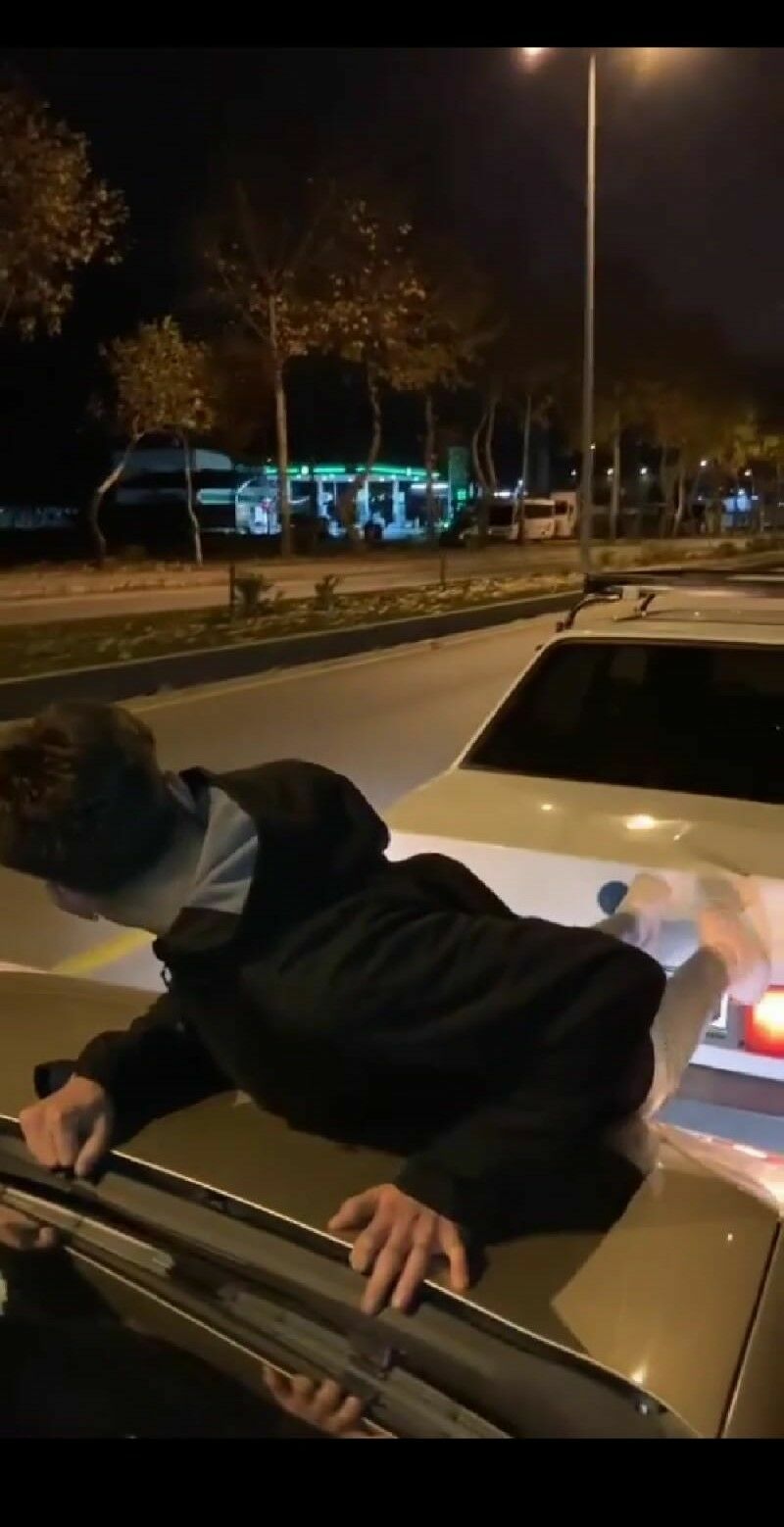 Muğla'da Türk Usulü Yardım Arabayı Ayaklarıyla İtti