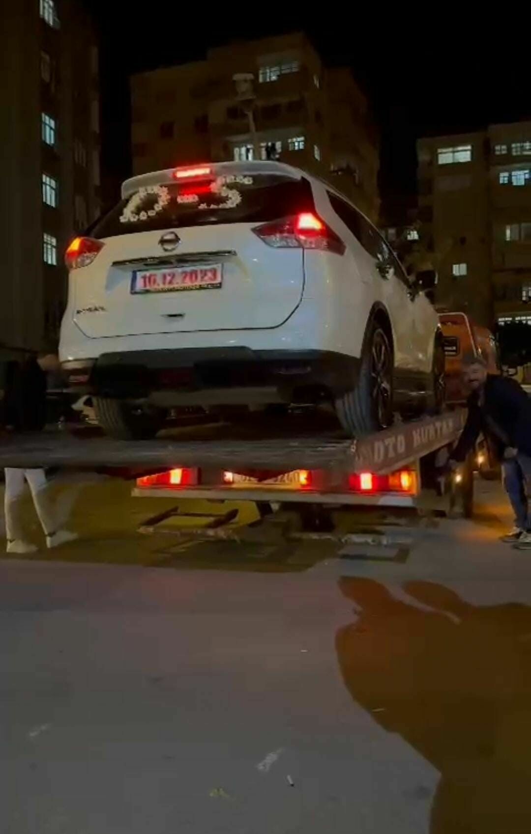 Gelin ve Damadın Düğün Gününde Beklenmedik Çekici Şakası