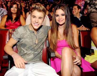 Ünlü Şarkıcı Eski Sevgilisinin Yakın Arkadaşıyla Aşk Yaşıyor