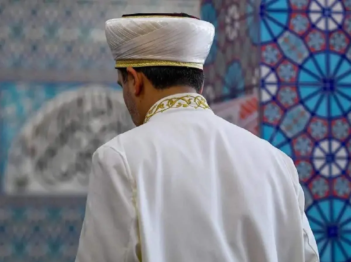 Okullara yine imam atandı!