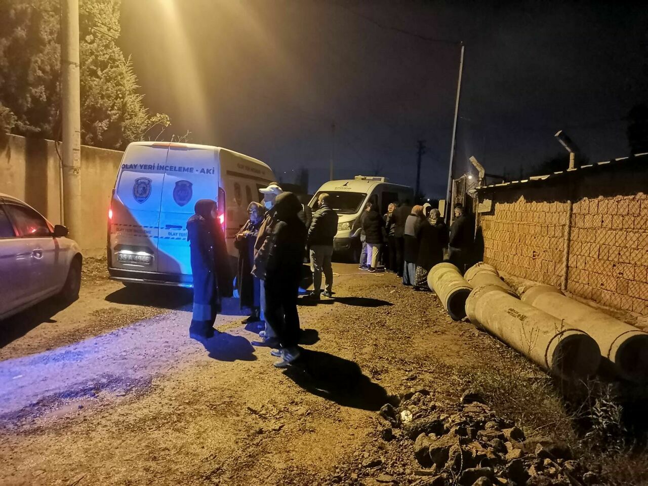 İzmir’de Oğlu Tarafından Bıçaklanan Kadın Hayatını Kaybetti2