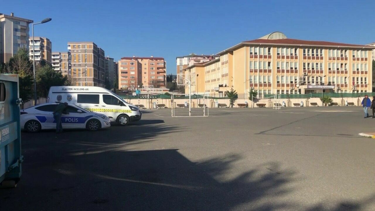 Kız Öğrenci Sırtından Yaralandı