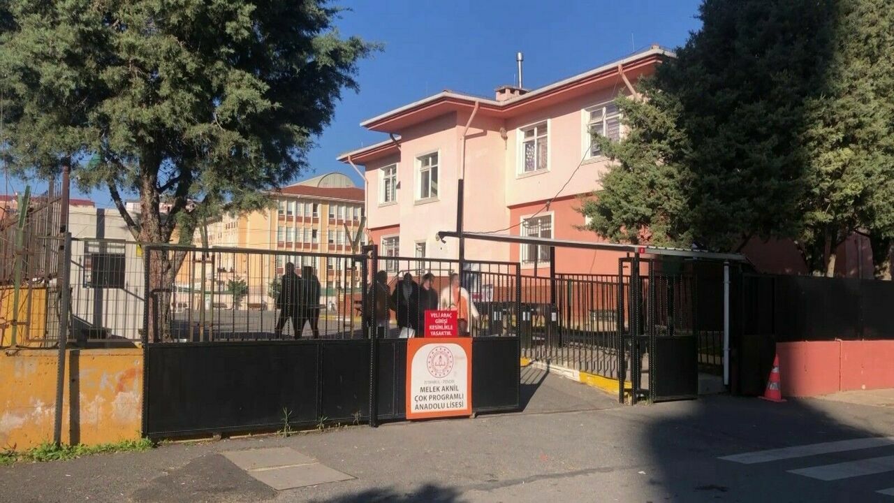 Kız Öğrenci Sırtından Yaralandı4