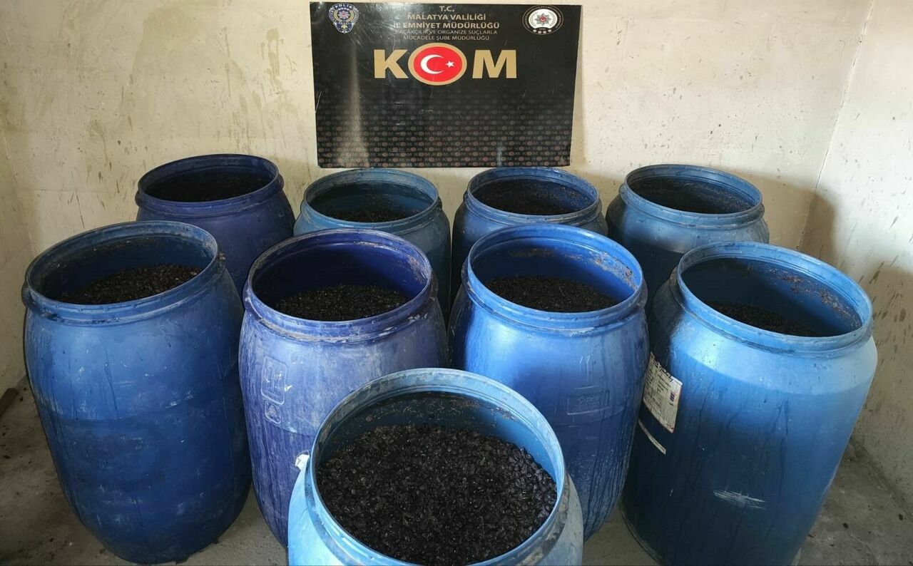 Malatya’da 4 Ton 800 Litre El Yapımı Boğma Rakı Ile Şarap Ele Geçirildi