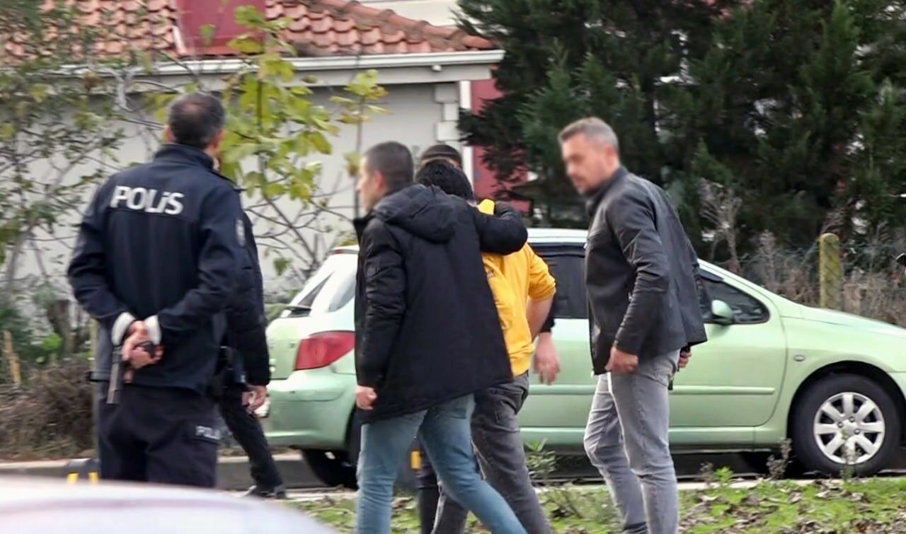 Parkın Ortasında Kız Arkadaşını Silahla Rehin Aldı5