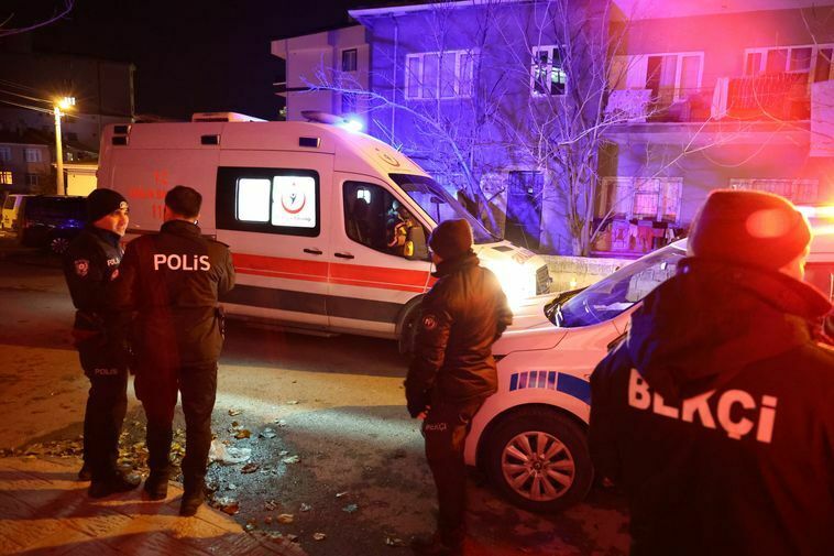 Sevgilisiyle Tartışan Kadın 3. Kattaki Rezidansın Balkonundan Düştü3 Result