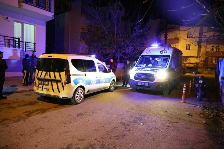 Sevgilisiyle Tartışan Kadın 3. Kattaki Rezidansın Balkonundan Düştü4 Result