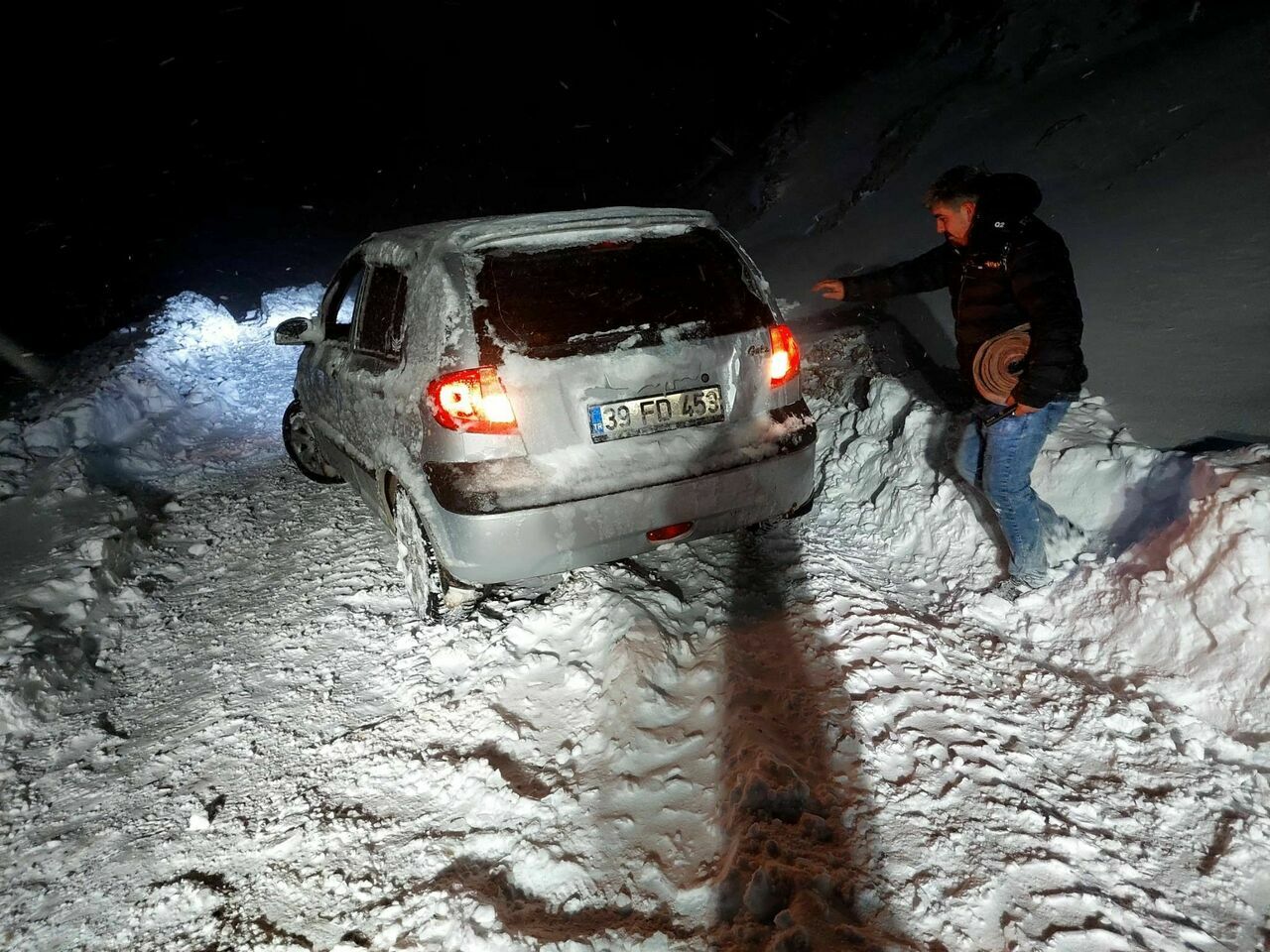 Soğukta Donmak Üzereyken Ekipler Kurtardı2