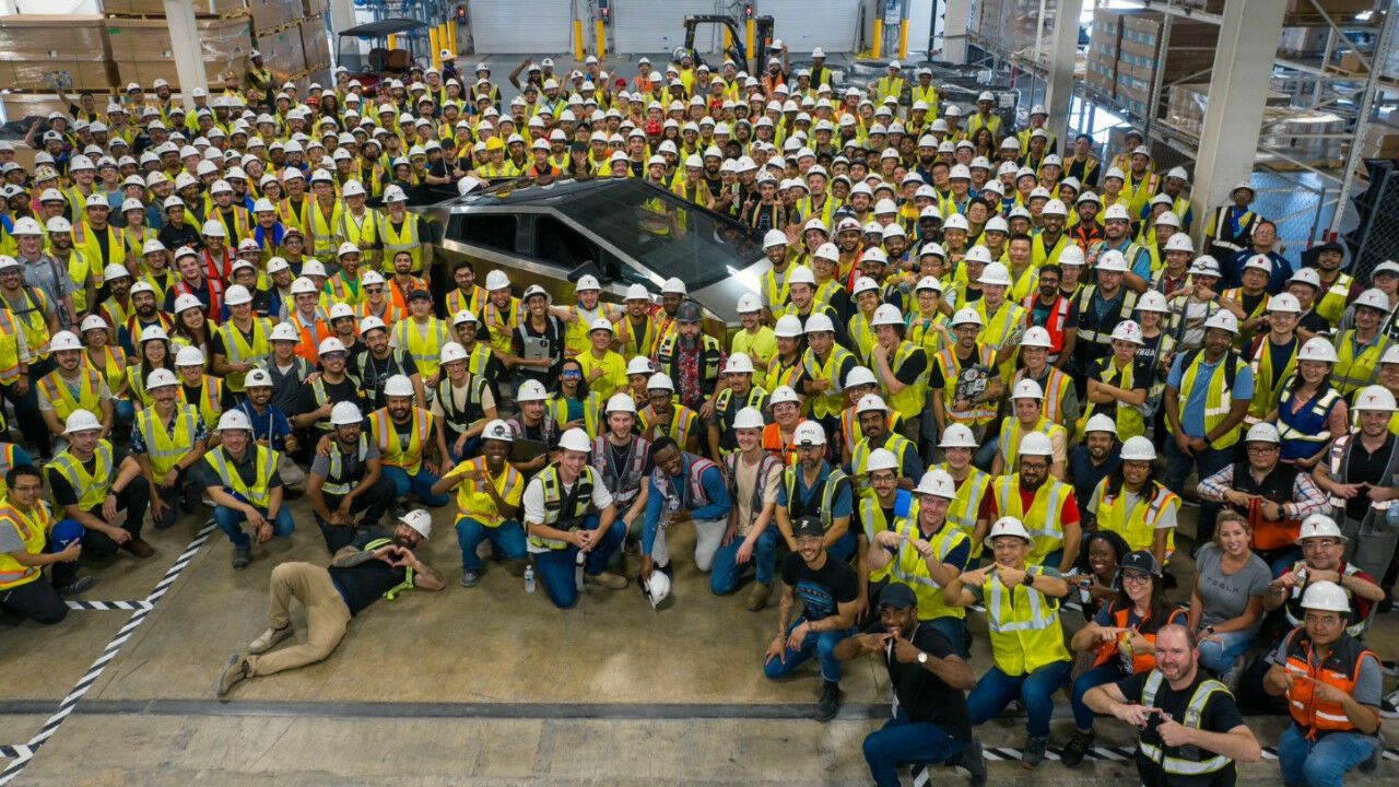 Tesla'nın robotu mühendise saldırdı