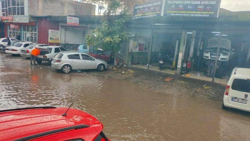 Yağış Sonrası Osmaniye'deki Sanayi Sitesi Göle Döndü (2)
