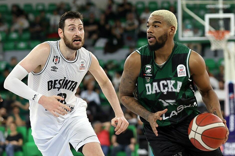 Beşiktaş Darüşşafaka'yı yenerek üst üste üçüncü galibiyetini elde etti