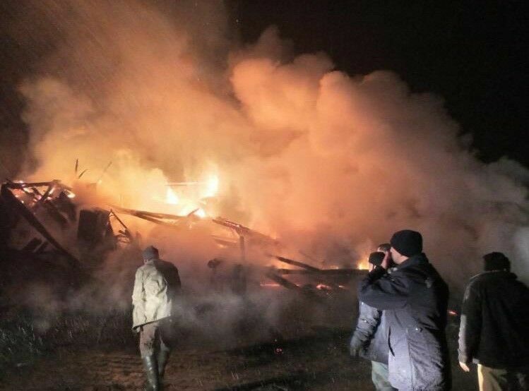 3 Katlı Ahşap Ev Küle Döndü