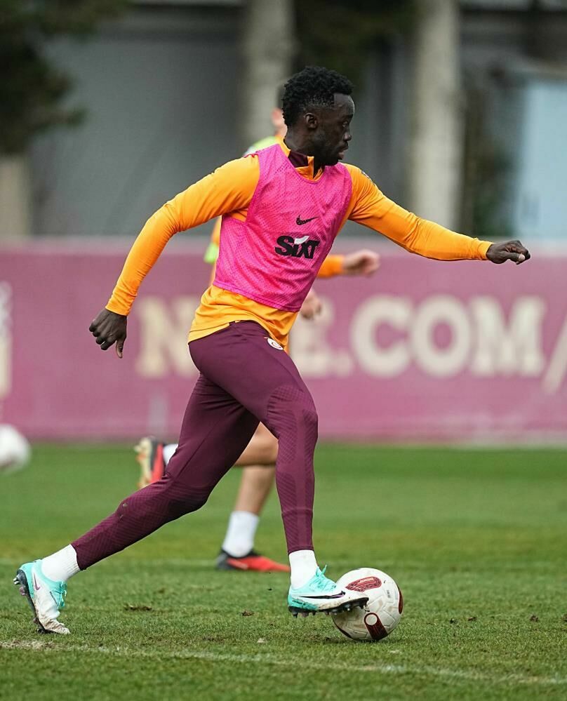 Galatasaray Ümraniyespor maçının mesaisine başladı