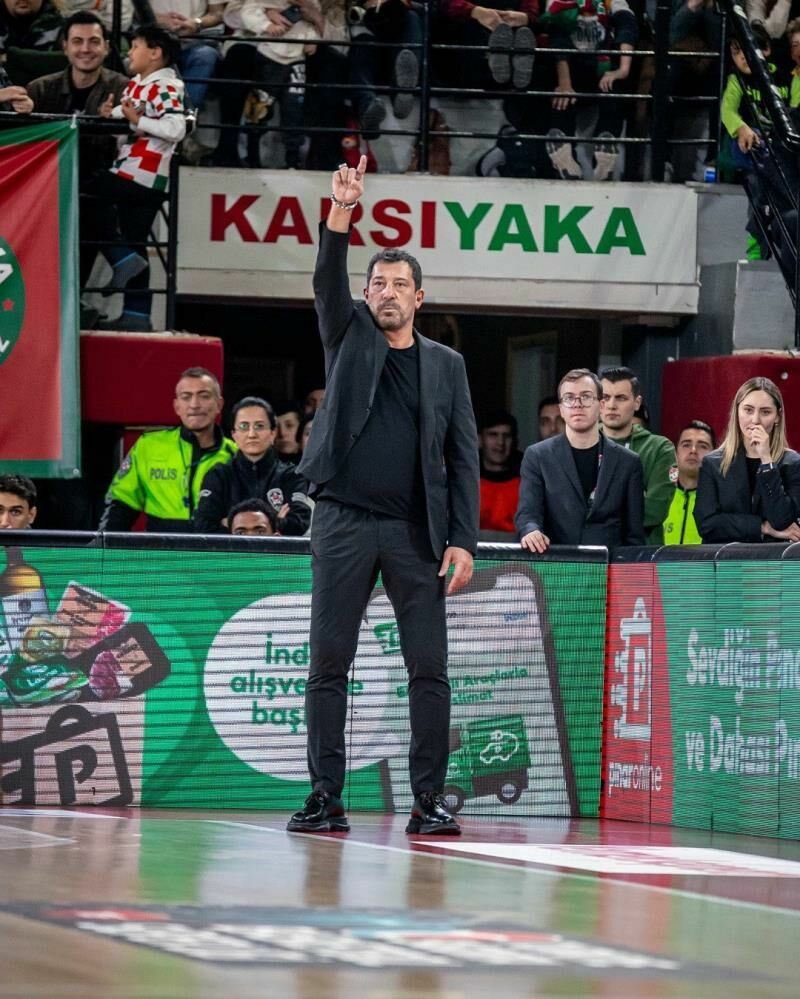 Karşıyaka Efes'i devirdi