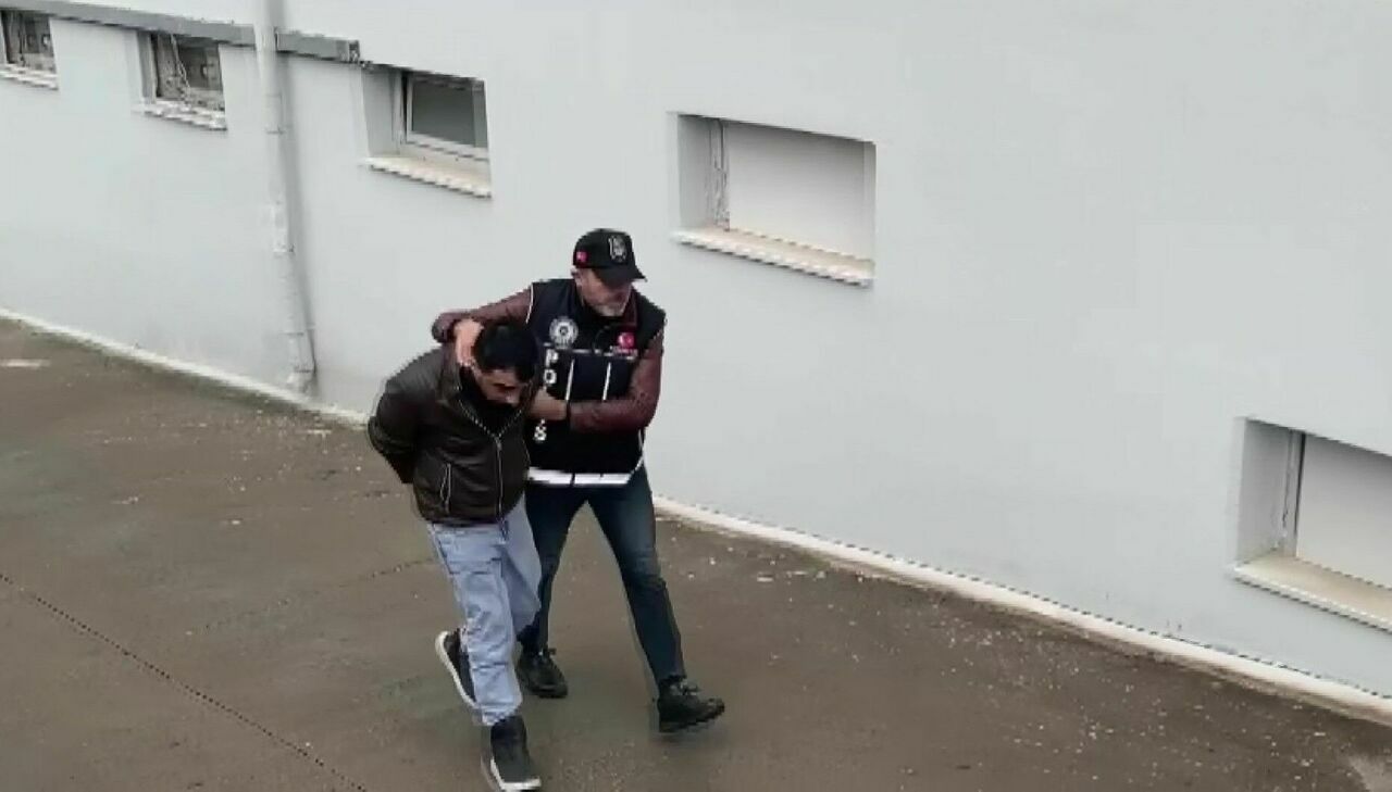 Adana'da 4 Bin Uyuşturucuyu Baklava Kutusuna Gizlediler 