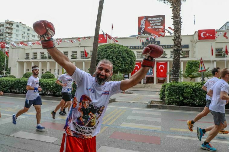 Adana'da Kurtuluş Yarı Maratonu Koşuldu