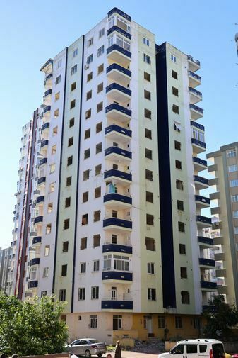 Adana'daki O Müteahhidin Başka Apartmanı Ağır Hasarlı Çıktı