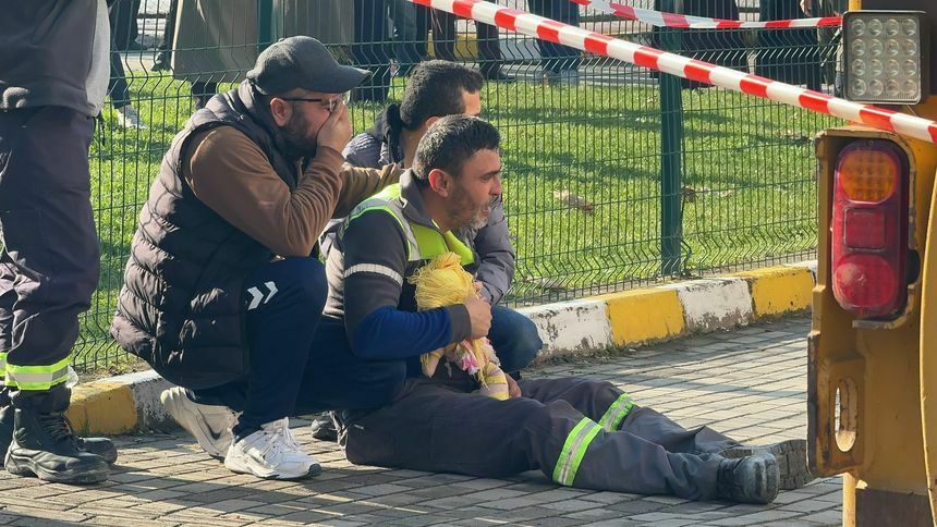 Anne Ve Bebekleri Iş Makinesinin Altında Kaldı Result