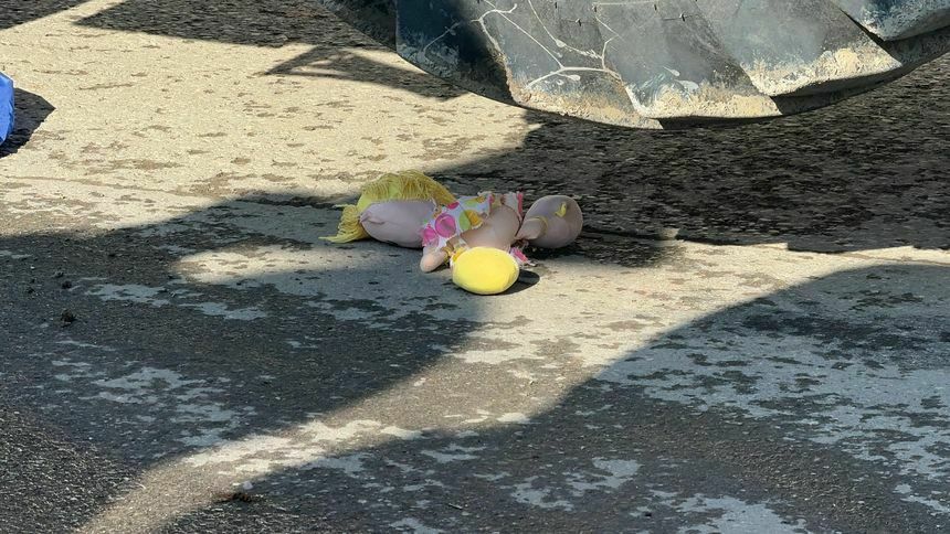 Anne Ve Bebekleri Iş Makinesinin Altında Kaldı6 Result