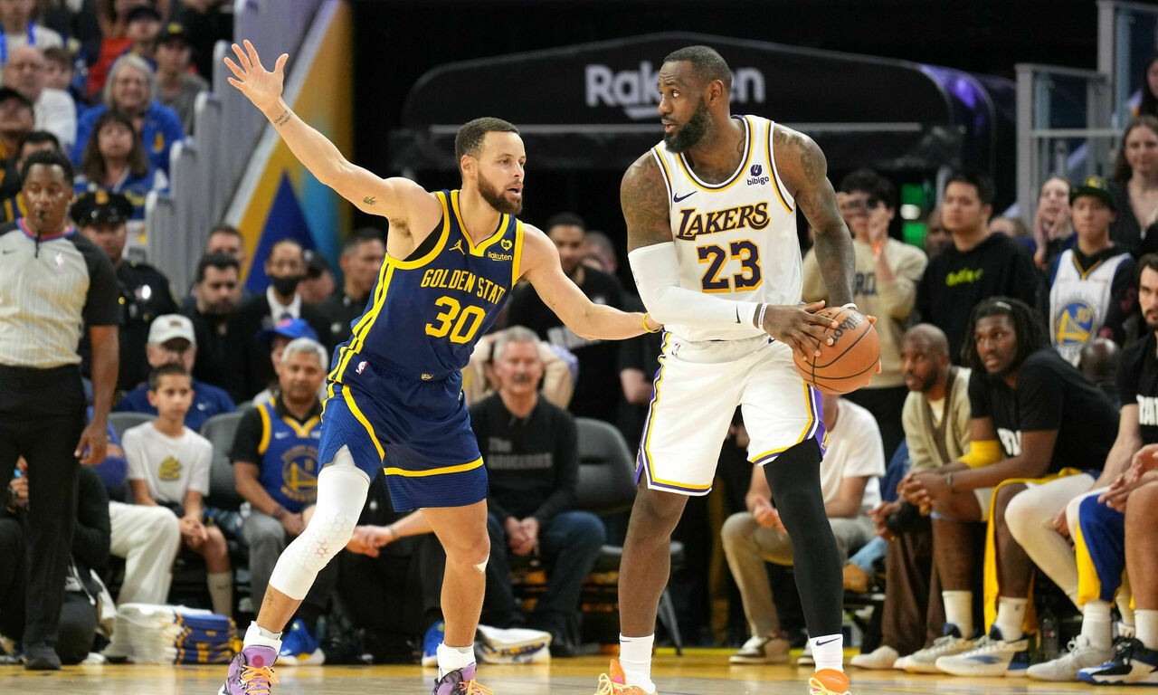 LeBron James'in 'triple-double' şovu: Lakers Warriors'u iki uzatmada devirdi