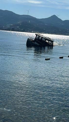 Bodrum'da Fırtına 15 Metrelik Ahşap Tekneyi Batırdı 
