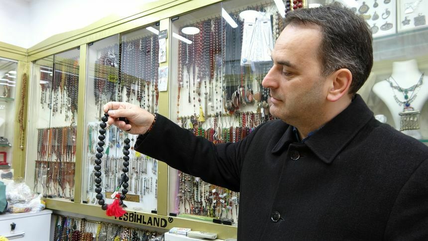 Bu Tespih Balina Kusmuğundan Yapılıyor! Fiyatına Inanmayacaksınız