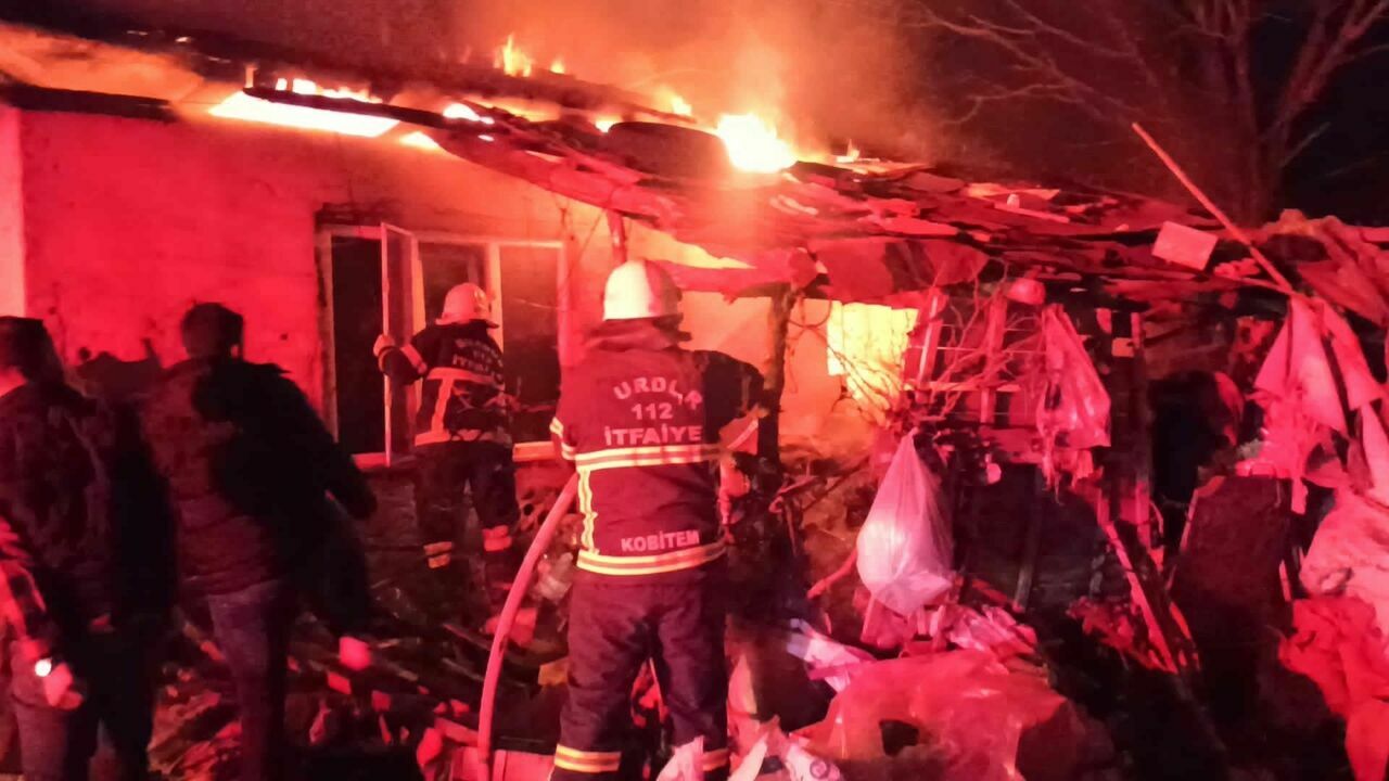 Burdur'da Yangın Faciası! Anne Kurtarıldı, Oğlu Yanarak Can Verdi 