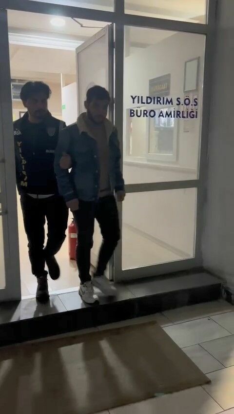 Bursa'da 527 Yıllık Tarihi Caminin Kurşun Levhalarını Çaldılar, 700 Liraya Sattılar4