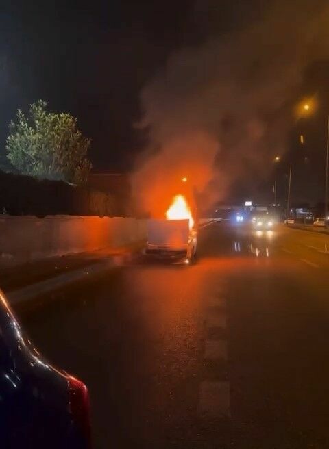 Bursa'da Seyir Halindeki Otomobil Yandı3