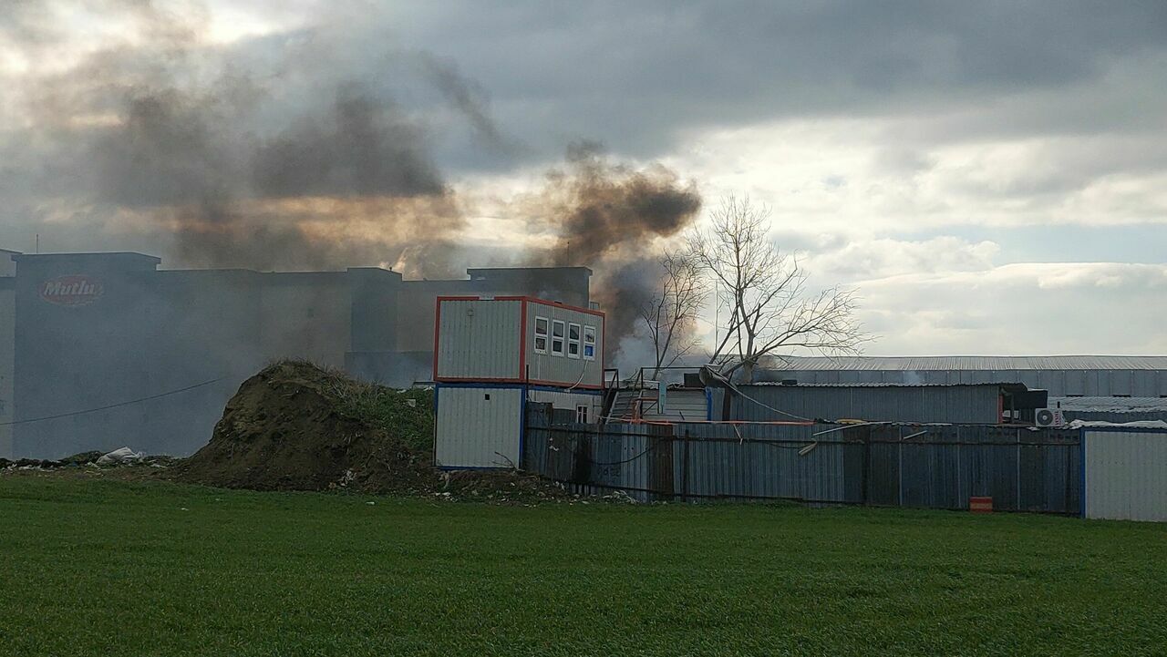Dumansız Sanayi Bölgesinde, Dumanlar Gökyüzüne Yükseldi2