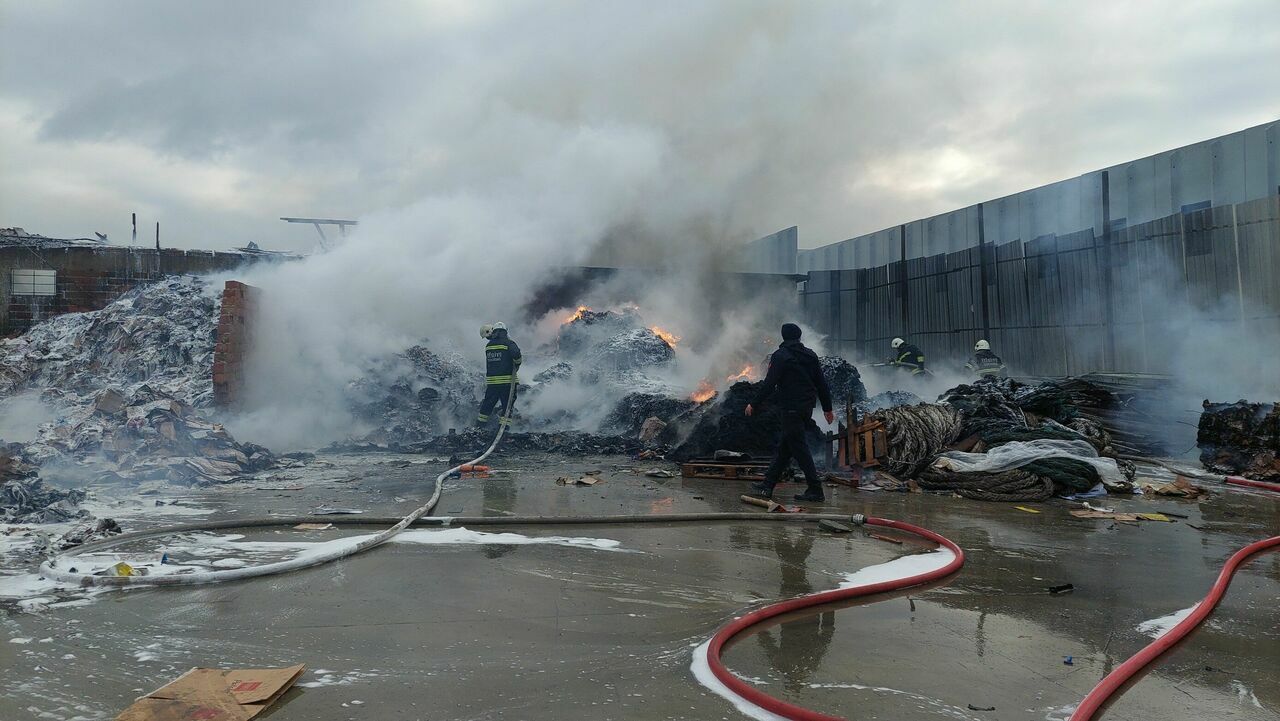 Dumansız Sanayi Bölgesinde, Dumanlar Gökyüzüne Yükseldi3